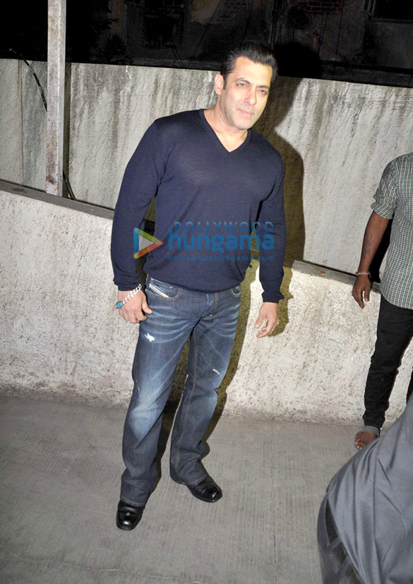 salman sangeeta snapped post dangal screening 1