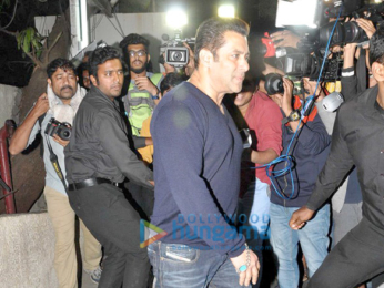 Salman Khan, Sangeeta Bijlani and others snapped post ‘Dangal’ screening