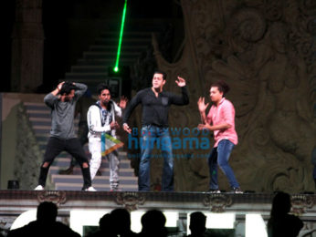 Salman Khan, Shah Rukh Khan, Tiger Shroff and Tamannaah Bhatia snapped at 23rd Annual Star Screen Awards 2016 rehearsals