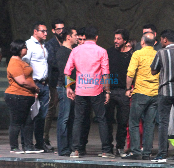 salman shah rukh tiger at star screen awards 2