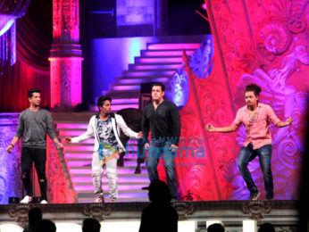 Salman Khan, Shah Rukh Khan, Tiger Shroff and Tamannaah Bhatia snapped at 23rd Annual Star Screen Awards 2016 rehearsals