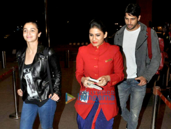 Sidharth Malhotra & Alia Bhatt snapped as they depart for New Year holiday