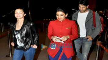 Sidharth Malhotra & Alia Bhatt snapped as they depart for New Year holiday