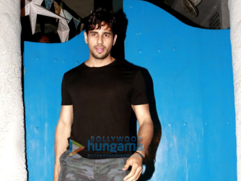 Sidharth Malhotra & Zareen Khan snapped at Olive
