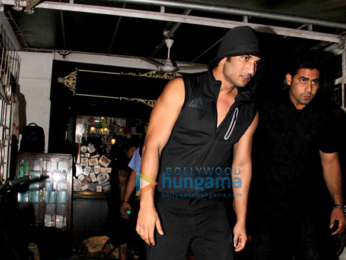 Sushant Singh Rajput snapped post getting tattooed in Bandra