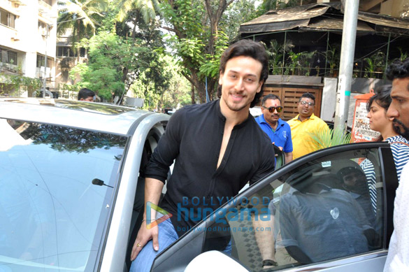 tiger kriti snapped in bandra 5