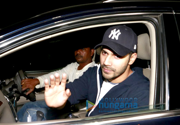 varun dhawan snapped post a screening of dangal 6