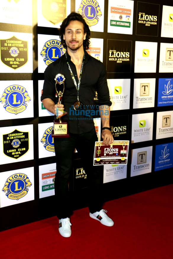 aishwarya rai bachchan and tiger shroff at 23rd sol lions gold awards 2016 2