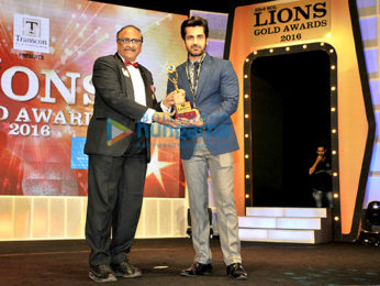 Aishwarya Rai Bachchan and Tiger Shroff grace the 23rd SOL Lions Gold Awards 2016