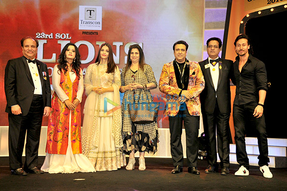 aishwarya rai bachchan and tiger shroff grace the 23rd sol lions gold awards 2016 14