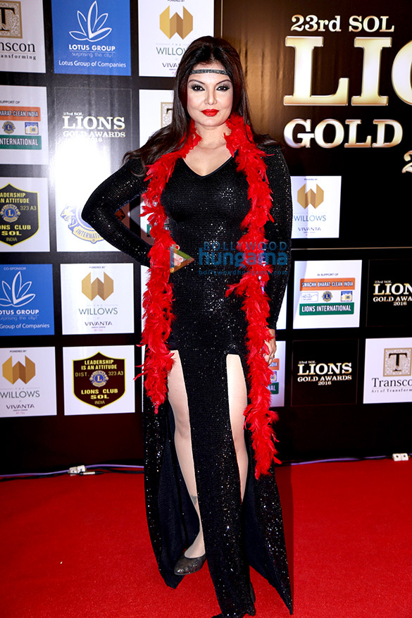 aishwarya rai bachchan and tiger shroff grace the 23rd sol lions gold awards 2016 26