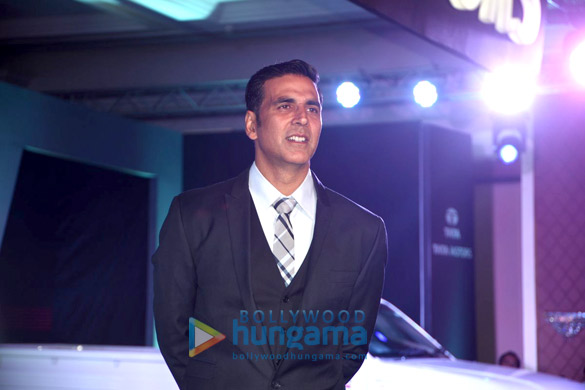 akshay kumar unveils new tata xenon yodha vehicle 5