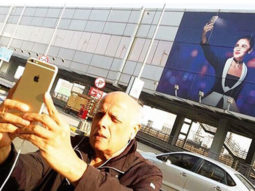 Check out: Alia Bhatt’s father Mahesh Bhatt gets caught taking a selfie with her poster and it’s adorable