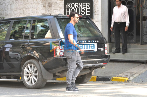 arjun rampal snapped with his daughter 6