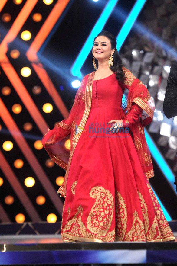 bollywood celebs perform at umang 15