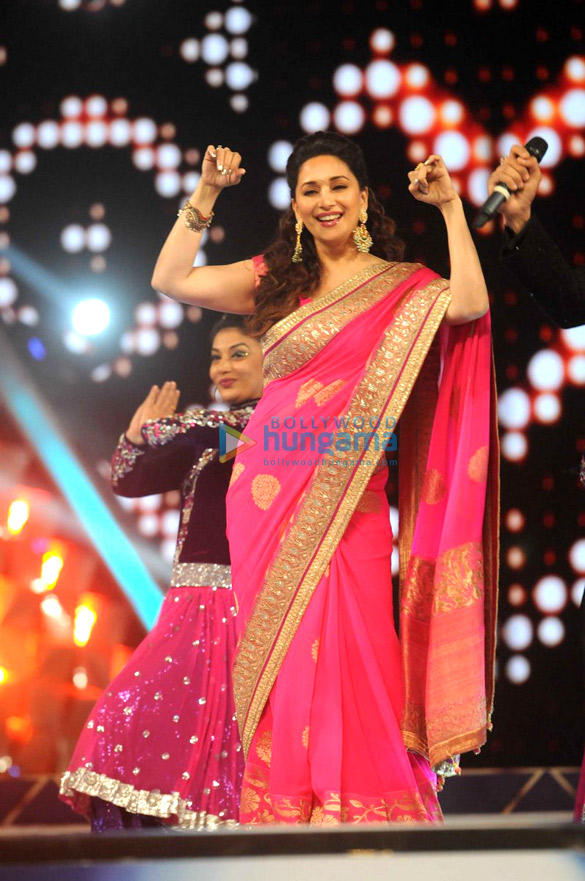 bollywood celebs perform at umang 6