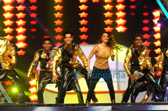 bollywood celebs perform at umang 9