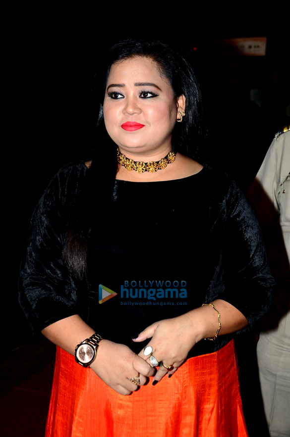 celebs grace the red carpet for umang police show 16