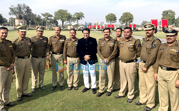 Govinda visits BSF camp in Delhi to promote Aa Gaya Hero Govinda visits BSF camp in Delhi to promote Aa Gaya Hero