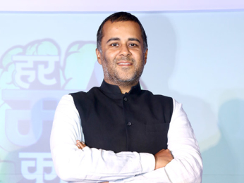 Chetan Bhagat & Faisal Rashid launch a life size book titled ‘Har Mard Ka Dard’