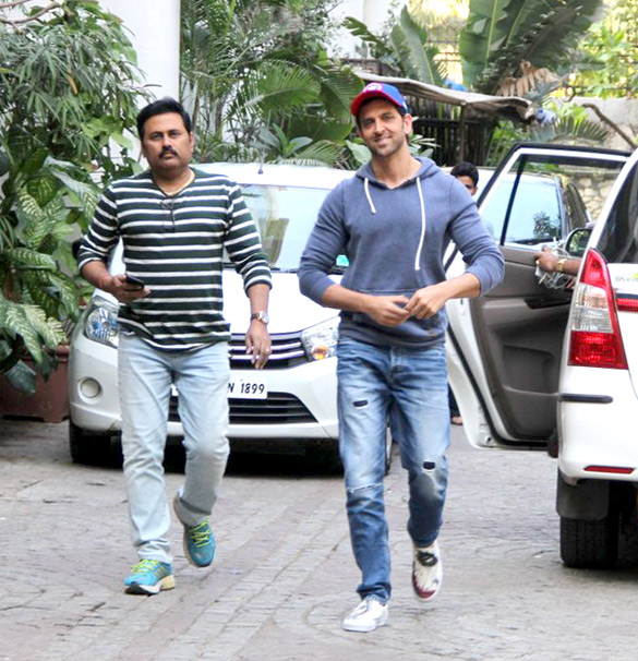 Hrithik Roshan snapped meeting his fans on his birthday