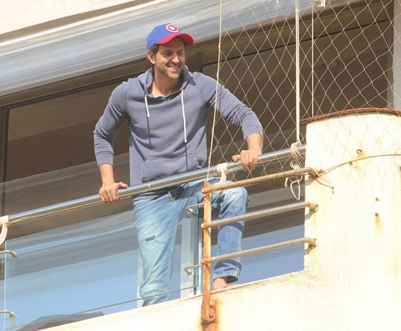 hrithik roshan snapped meeting his fans on his birthday 5