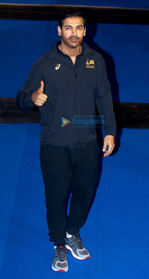 John Abraham, Sonali Bendre and others grace the Standard Chartered Mumbai Marathon 2017 John Abraham, Sonali Bendre and others grace the Standard Chartered Mumbai Marathon 2017