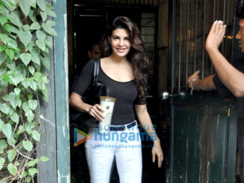 Kareena Kapoor Khan, Jacqueline Fernandez, Ileana Dcruz, Malaika Arora Khan & Amrita Arora snapped in Bandra