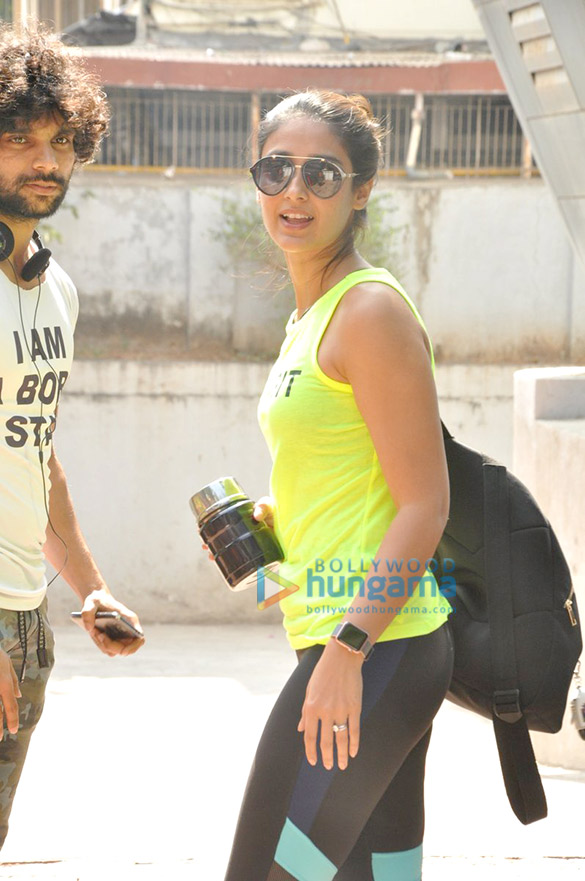 kareena kapoor khan jacqueline fernandez ileana dcruz malaika arora khan amrita arora snapped in bandra 3