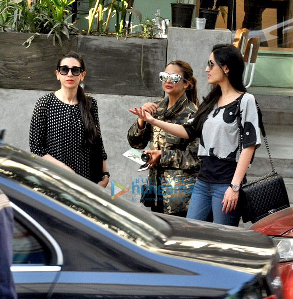Karisma Kapoor, Amrita Arora & Anu Diwan snapped post lunch at Kitchen Garden Karisma Kapoor, Amrita Arora & Anu Diwan snapped post lunch at Kitchen Garden