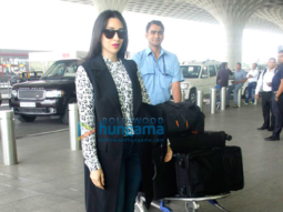 Preity Zinta and Karisma Kapoor snapped at the airport