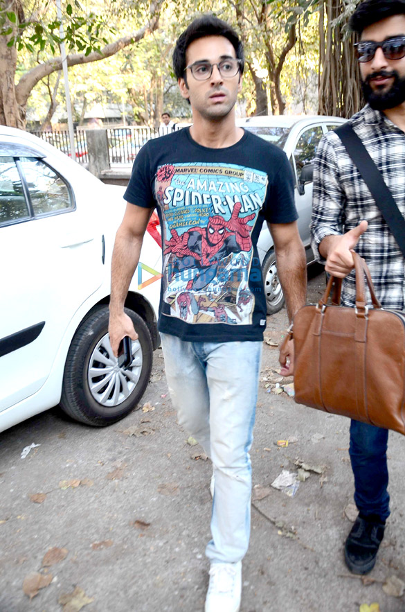 pulkit samrat manhandles a media photographer as his wife shweta rohira files for divorce 1