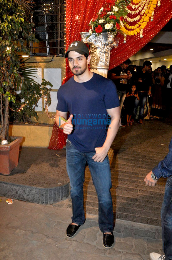 salman khan and family snapped at his driver deepak singhs sons wedding 5