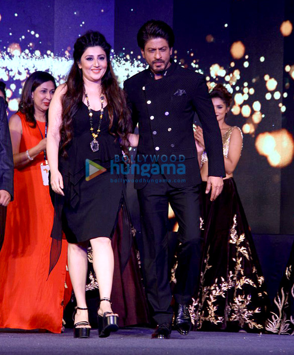 shah rukh khan alia bhatt esha gupta grace discon 2017 for archana kochhar 1