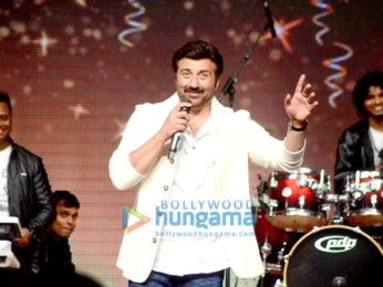 Shah Rukh Khan, Salman Khan, Karisma Kapoor, Kangna Ranaut and others celebrate 'International Customs Day'