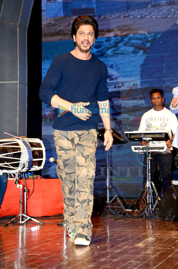 shah rukh khan salman khan karisma kapoor kangna ranaut and others celebrate international customs day 20