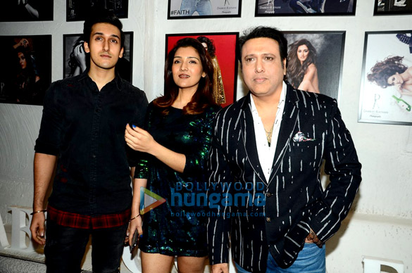 shah rukh khan varun dhawan kriti sanon rekha others grace the launch of dabboo ratnanis calendar 2017 27