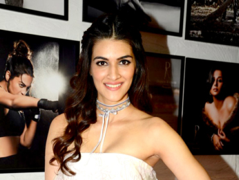 Shah Rukh Khan, Varun Dhawan, Kriti Sanon, Rekha & others grace the launch of Dabboo Ratnani's calendar 2017