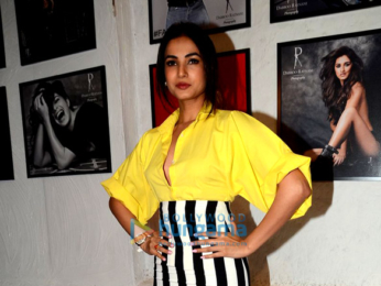 Shah Rukh Khan, Varun Dhawan, Kriti Sanon, Rekha & others grace the launch of Dabboo Ratnani's calendar 2017
