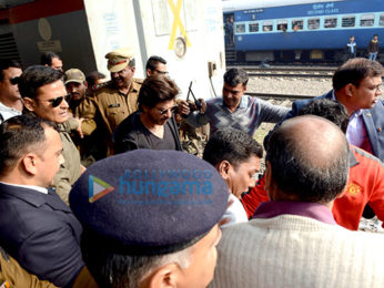 Shah Rukh Khan reaches Delhi from Mumbai via train to promote 'Raees'