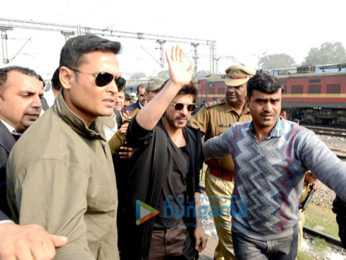 Shah Rukh Khan reaches Delhi from Mumbai via train to promote 'Raees'