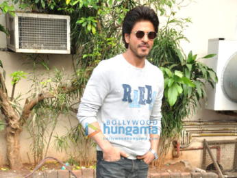 Shah Rukh Khan promotes 'Raees' at Mehboob Studio in Bandra