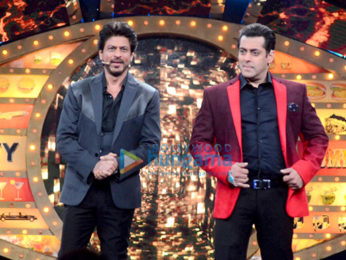 Shah Rukh Khan promotes 'Raees' on the sets of Salman Khan's Bigg Boss 10
