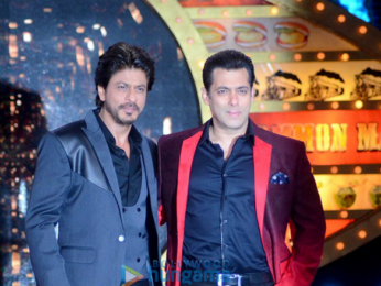 Shah Rukh Khan promotes 'Raees' on the sets of Salman Khan's Bigg Boss 10
