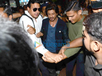 Shah Rukh Khan snapped at Bombay Central as he departs for New Delhi