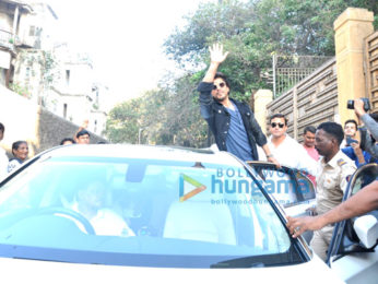 Shah Rukh Khan snapped at Mannat for Raees promotions