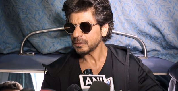 Shah Rukh Khan SPEAKS On The Unfortunate Demise Of A Fan In Vadodara Shah Rukh Khan SPEAKS On The Unfortunate Demise Of A Fan In Vadodara