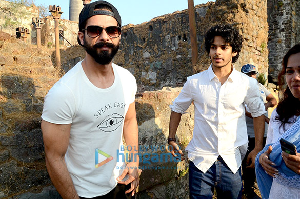 shahid kapoor and ishaan khatter snapped on the sets of majid majidi movie 10