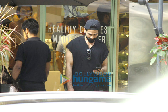 shahid kapoor snapped at the kitchen garden in bandra 6