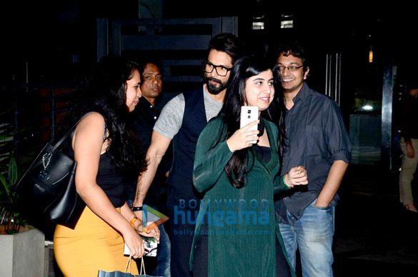 shahid kapoor snapped post dinner at yuatchaa 1